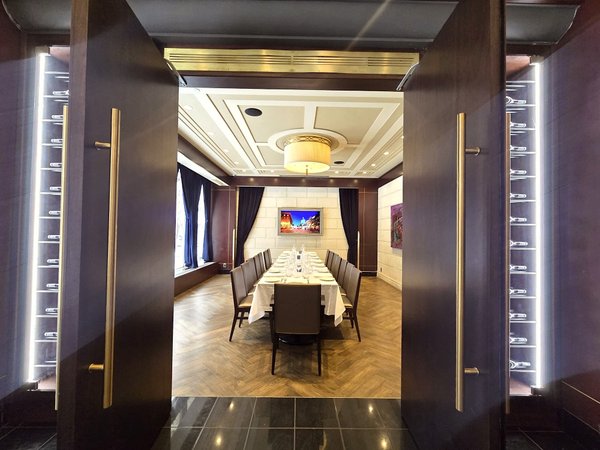 Executive Room - Image 1