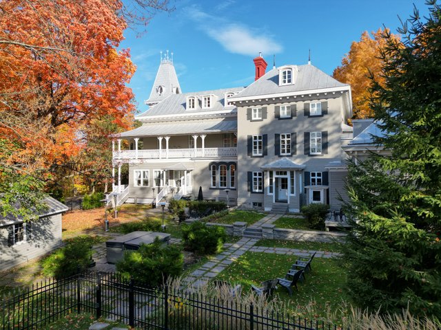 Le Manoir Maplewood - Image 1