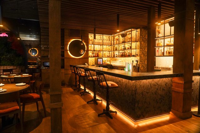 Yoko Luna - Luna Lounge - Image 4